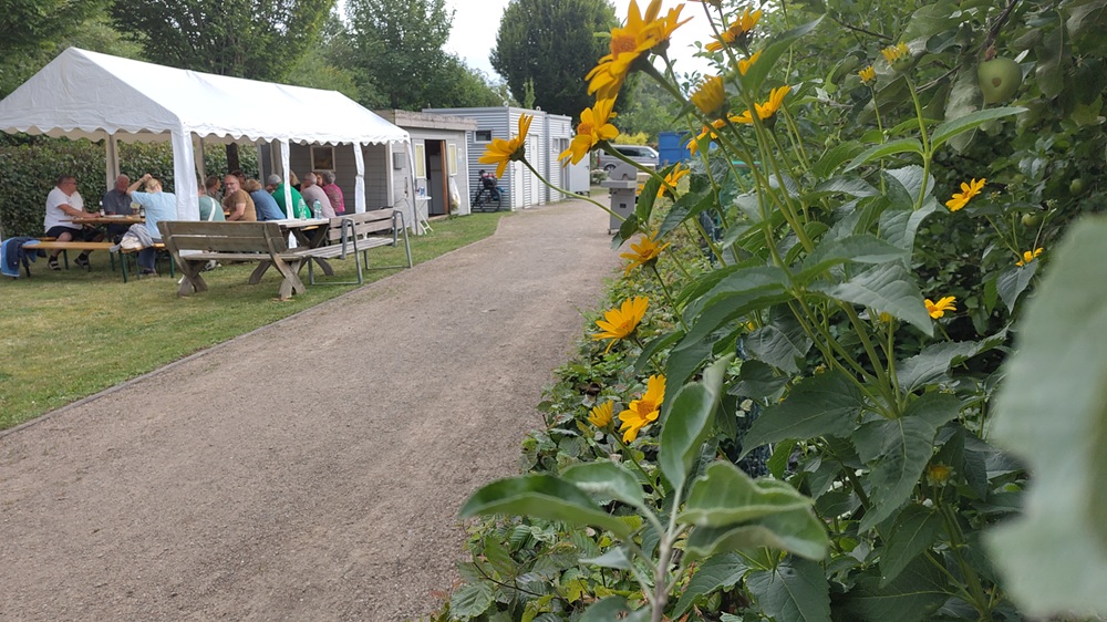 Blick auf das kleine Festzelt